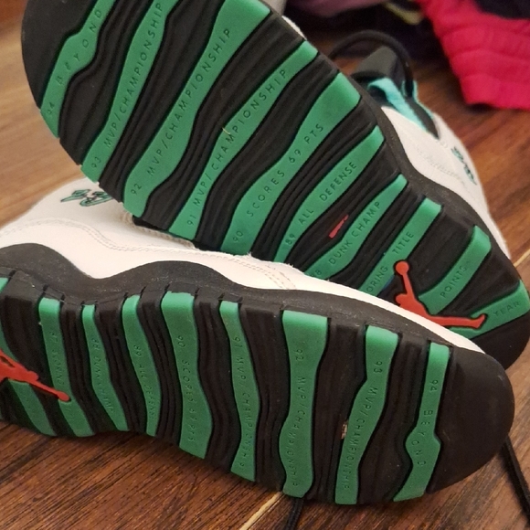 Jordan Black and White Sneakers with Classic Basketball Design